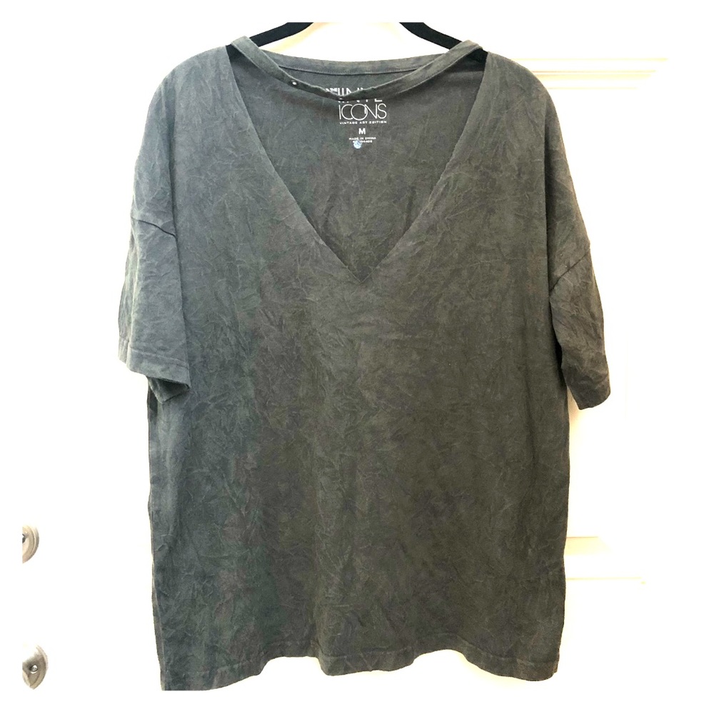 Mineral Wash- “v” cut out basic tee 😎